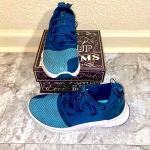 Women’s Blue Under Armour athletic shoe size 8.